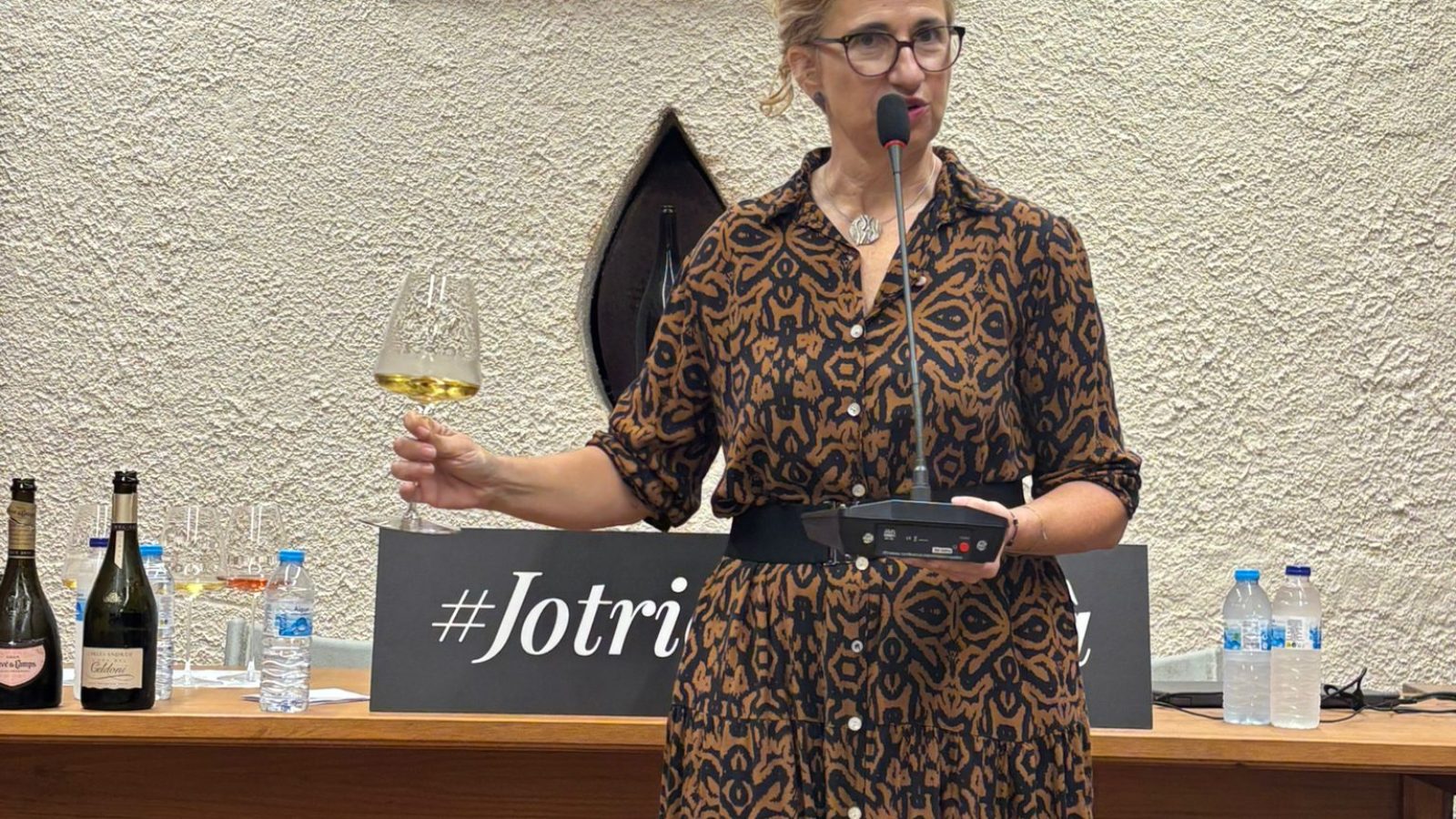 9c76ec74-dcd3-452a-bbfe-46aa0f633c2b